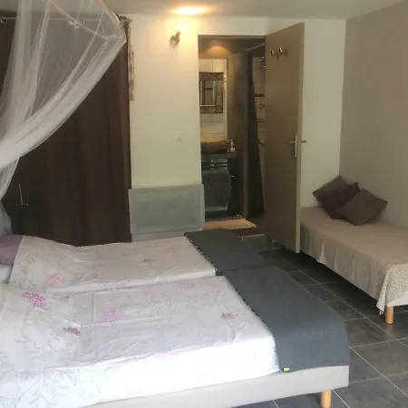 Les Deux Chemins بيت ضيافة Mons (Herault)