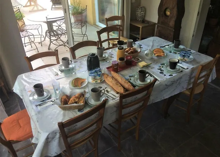 Les Deux Chemins 3*